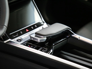 2021��Sportback 55 quattro ���A�� �п؅^