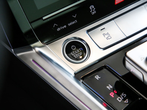 2021��Sportback 55 quattro ���A�� �п؅^