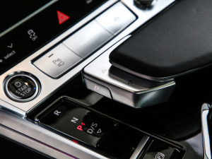 2021��Sportback 55 quattro ���A�� �п؅^