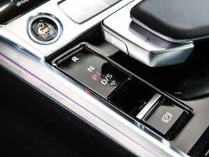 2021��Sportback 55 quattro ���A�� �п؅^