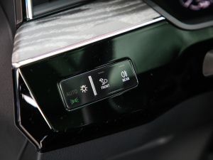 2021��Sportback 55 quattro ���A�� �п؅^