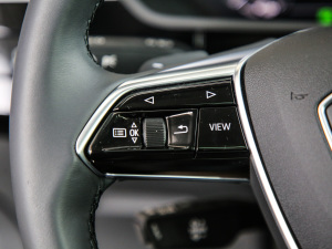 2021��Sportback 55 quattro ���A�� �п؅^