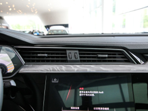 2021��Sportback 55 quattro ���A�� �п؅^