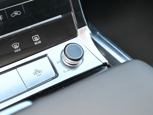 202150 quattro x {(ji)