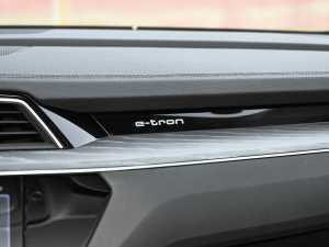 202150 quattro x п؅^