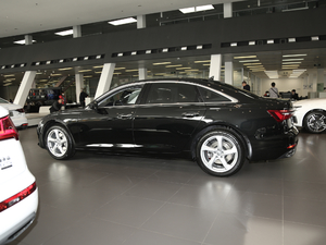 202145 TFSI quattro (c)