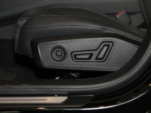 202145 TFSI quattro {{