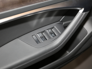 202145 TFSI quattro {܇ƅ^(q)	