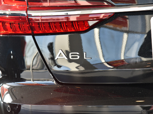 202145 TFSI quattro Ӹ ^