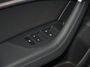 202145 TFSI quattro Ӹ {܇ƅ^(q)	