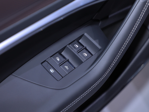 202155 TFSI quattro ŞӸ {܇ƅ^(q)	