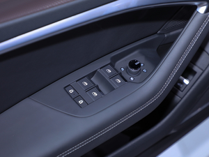 202155 TFSI quattro ŞӸ {܇ƅ^(q)	