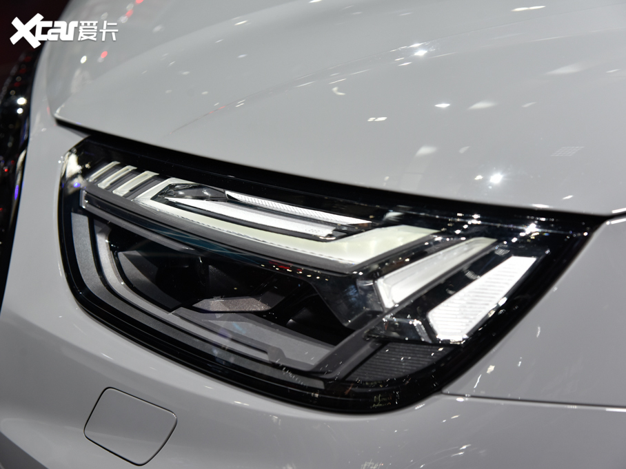 2021WQ5L Sportback 40 TFSI ؄e