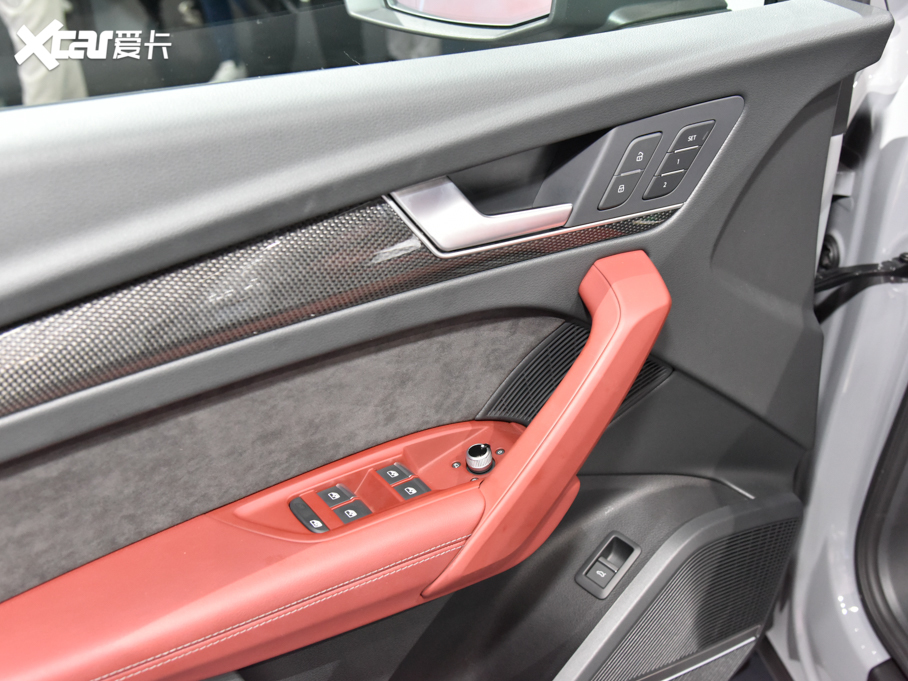 2021WQ5L Sportback 40 TFSI ؄e