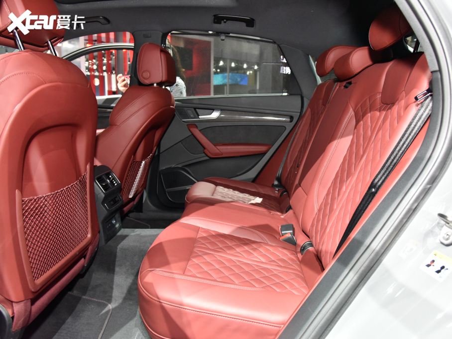 2021WQ5L Sportback 40 TFSI ؄e