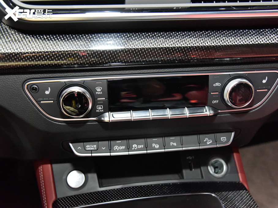 2021WQ5L Sportback 40 TFSI ؄e