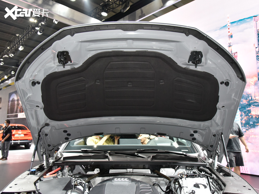 2021WQ5L Sportback 40 TFSI ؄e