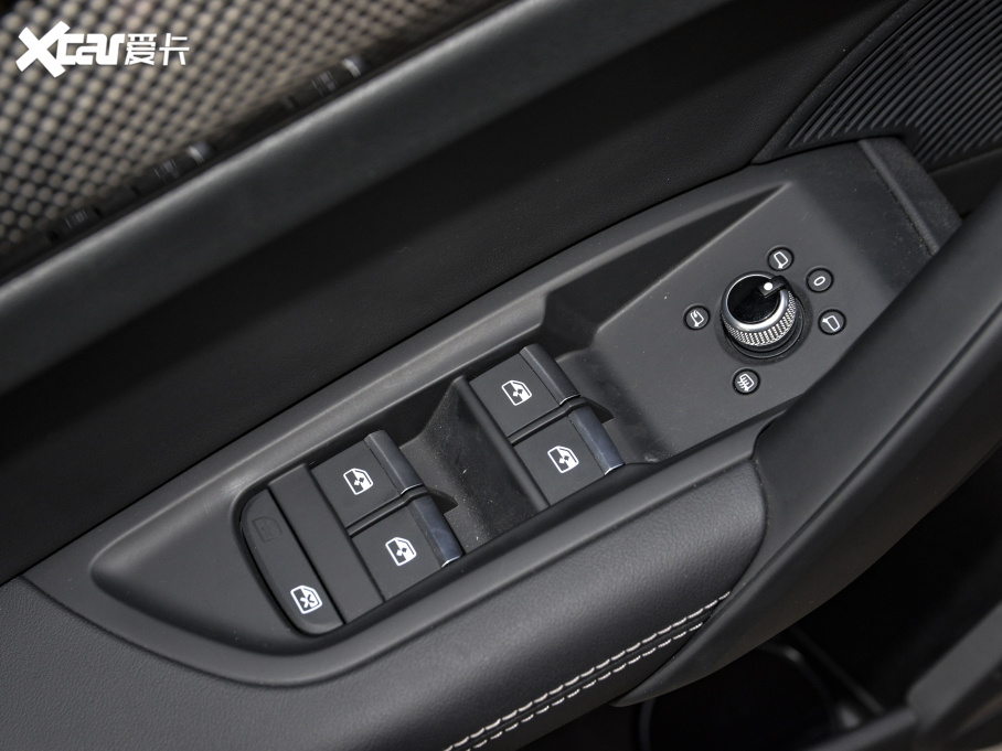 2021��W��Q5L Sportback 45 TFSI ���A��