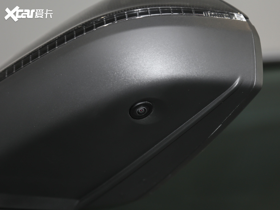 2021WQ5L Sportback 40 TFSI ؄e