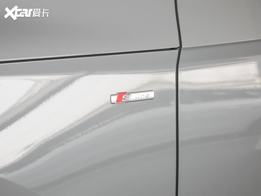 2021?yun)WQ5L Sportback 40 TFSI ؄e