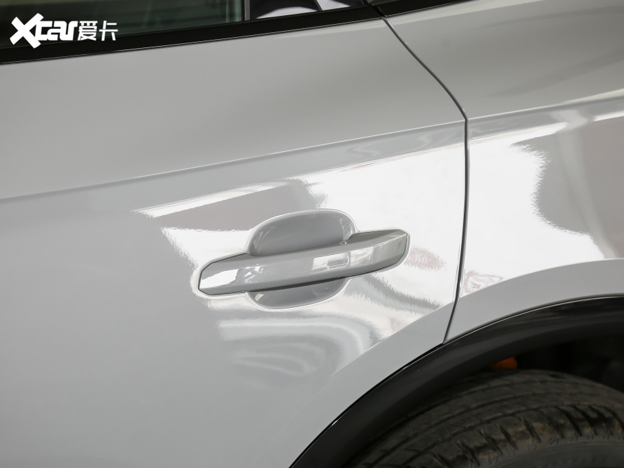 2021WQ5L Sportback 40 TFSI ؄e