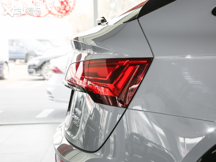 2021WQ5L Sportback 40 TFSI ؄e