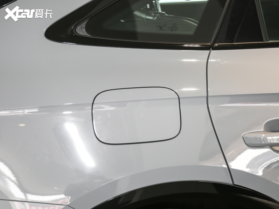 2021WQ5L Sportback 40 TFSI ؄e