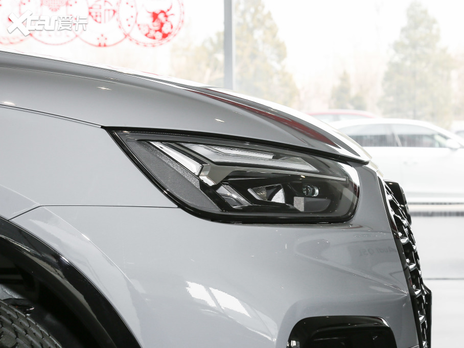 2021WQ5L Sportback 40 TFSI ؄e