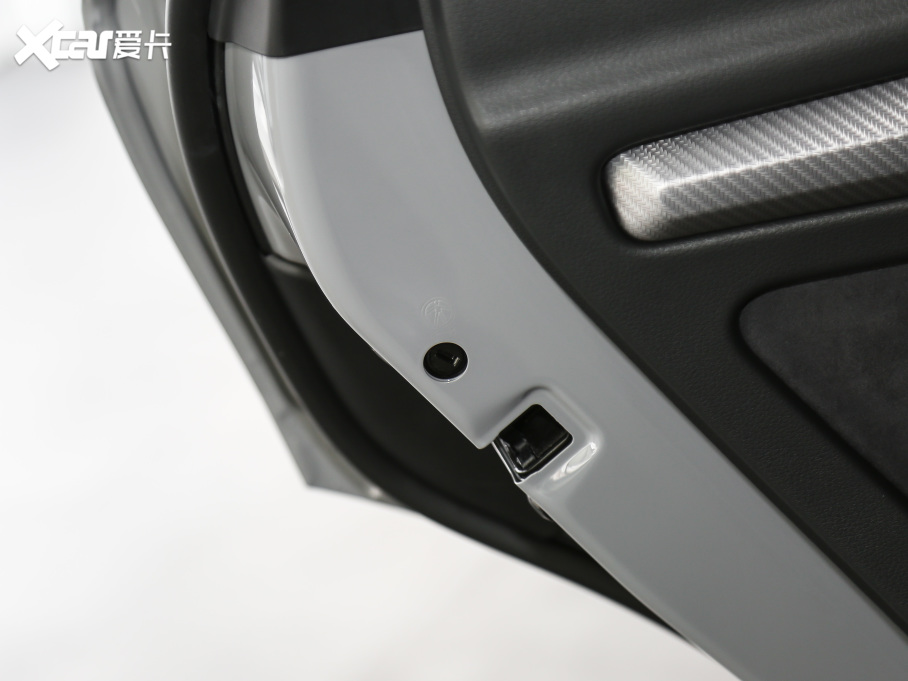 2021WQ5L Sportback 40 TFSI ؄e