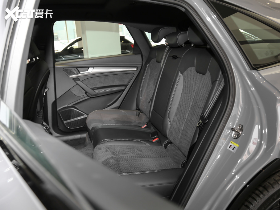 2021WQ5L Sportback 40 TFSI ؄e