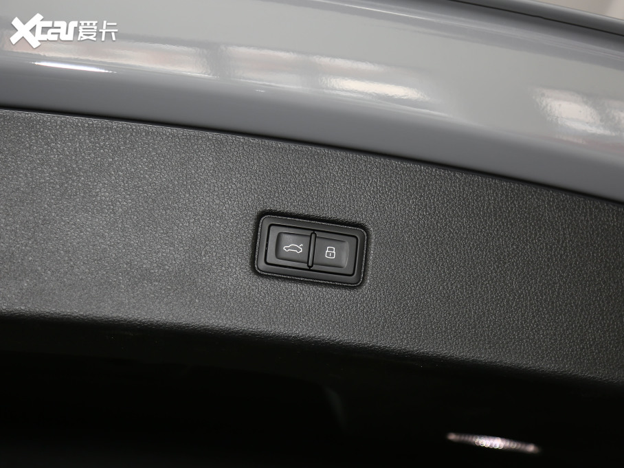 2021WQ5L Sportback 40 TFSI ؄e