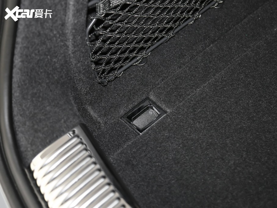 2021WQ5L Sportback 40 TFSI ؄e