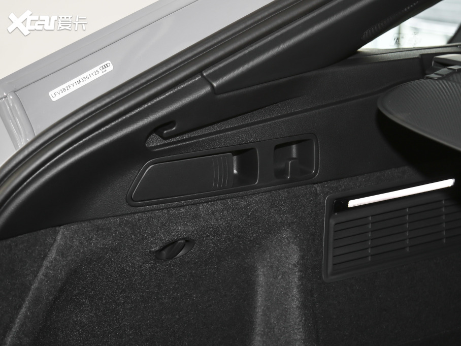 2021WQ5L Sportback 40 TFSI ؄e