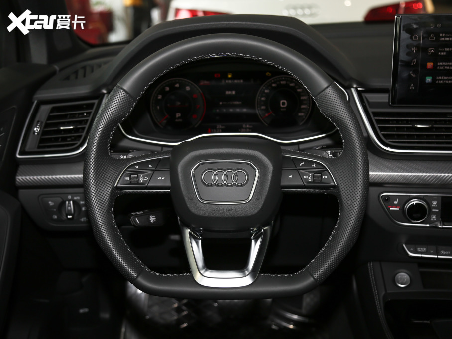 2021WQ5L Sportback 40 TFSI ؄e