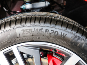 202145 TFSI x ݆̥ߴ