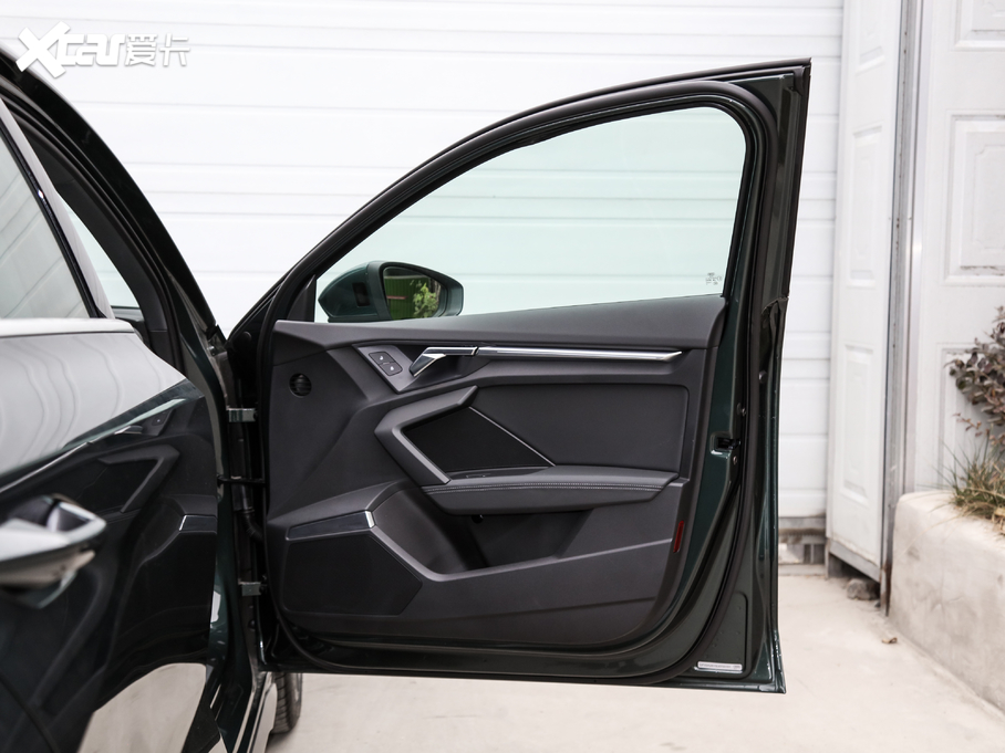 2021?yun)WA3 Limousine A3L Limousine 35 TFSI r(sh)\(yn)(dng)