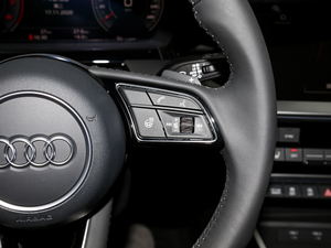 2021A3L Limousine 35 TFSI r\ п؅^