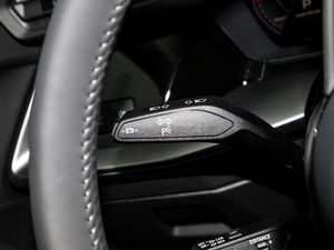 2021A(y)3L Limousine 35 TFSI r\ п؅^(q)