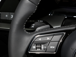 2021A3L Limousine 35 TFSI r\ п؅^