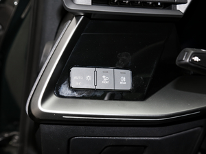 2021A3L Limousine 35 TFSI r\ п؅^