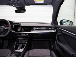 2021A3L Limousine 35 TFSI r\ п؅^