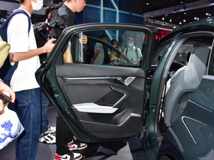 2021A3L Limousine 35 TFSI A g