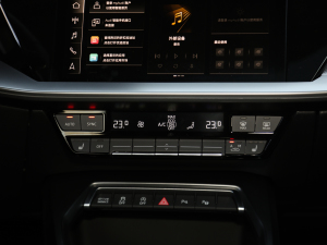 2021A3L Limousine 35 TFSI A\ {{