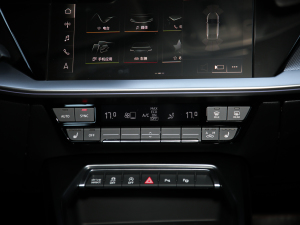 2021A3L Limousine 35 TFSI A\ {{