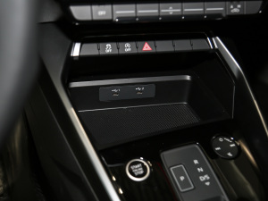 2021A3L Limousine 35 TFSI Mȡ\ g