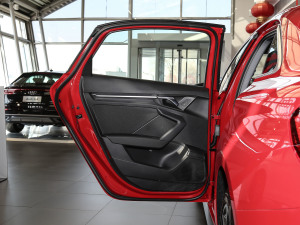 2021A3L Limousine 35 TFSI Mȡ\ ܇T