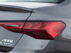 2021A3L Limousine 35 TFSI r ^