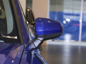 202040 TFSI r(sh) ҕR