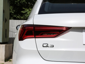 202145 TFSI quattro AӸ ^