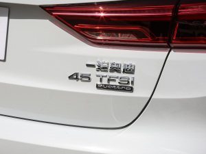 202145 TFSI quattro AӸ ^